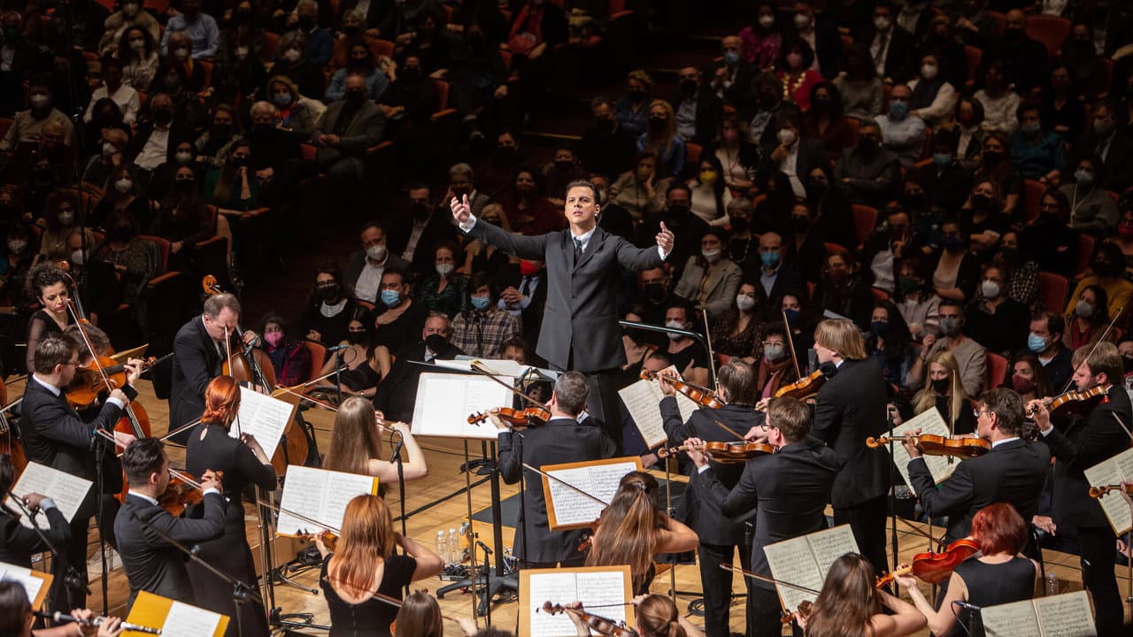 Currentzis conducts Beethoven Symphony No. 9