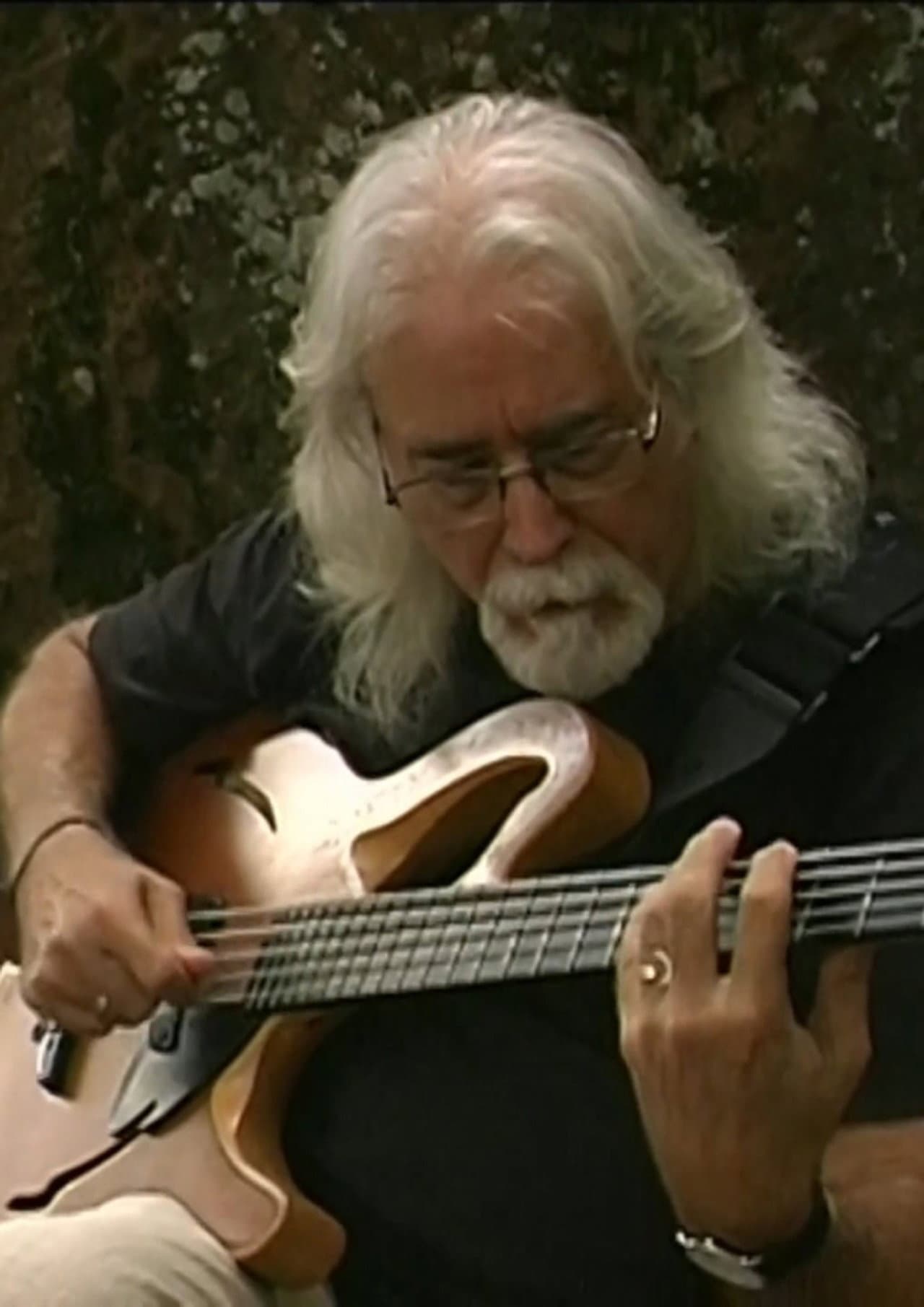El bajo aguitarrado de Carles Benavent preview 1