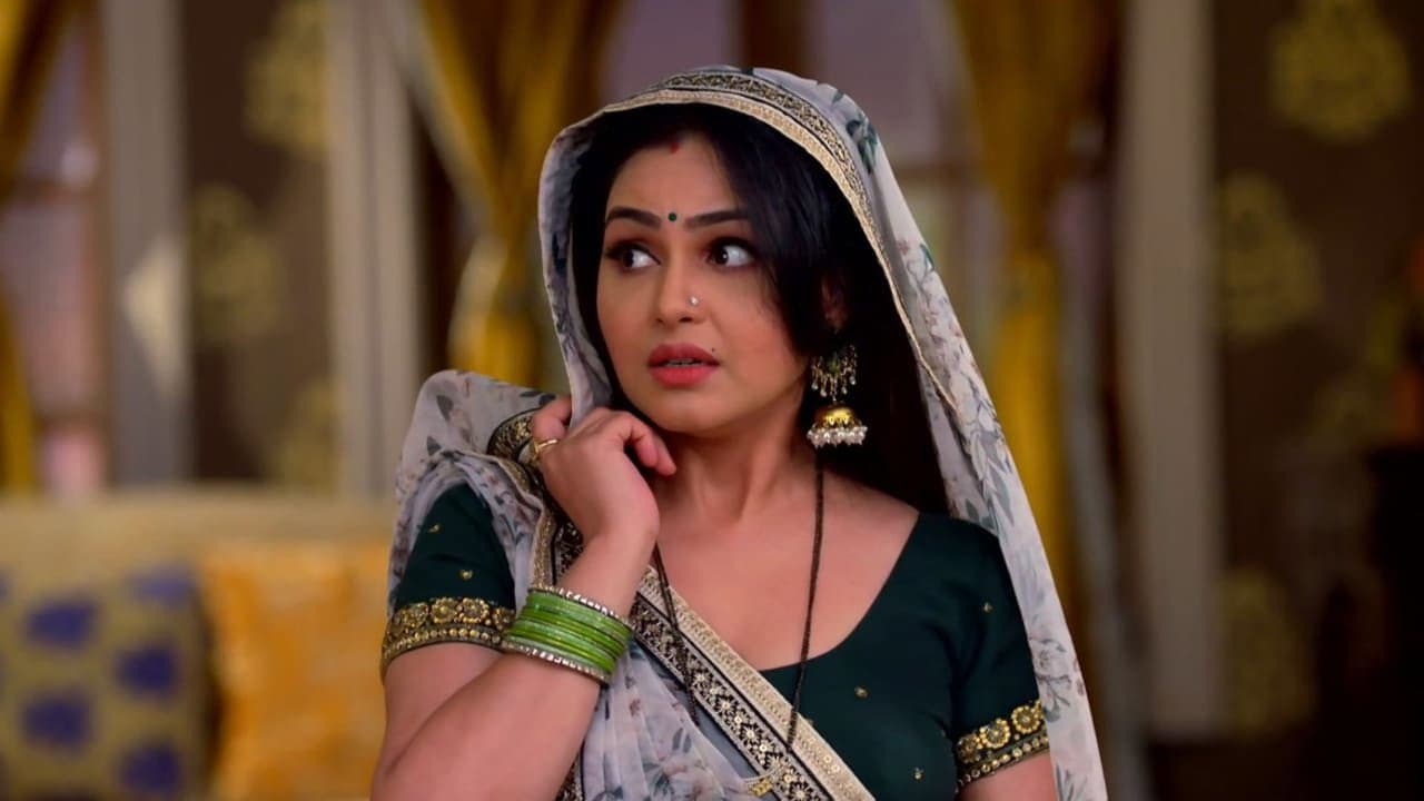 Vibhuti Blows Angoori a Kiss
