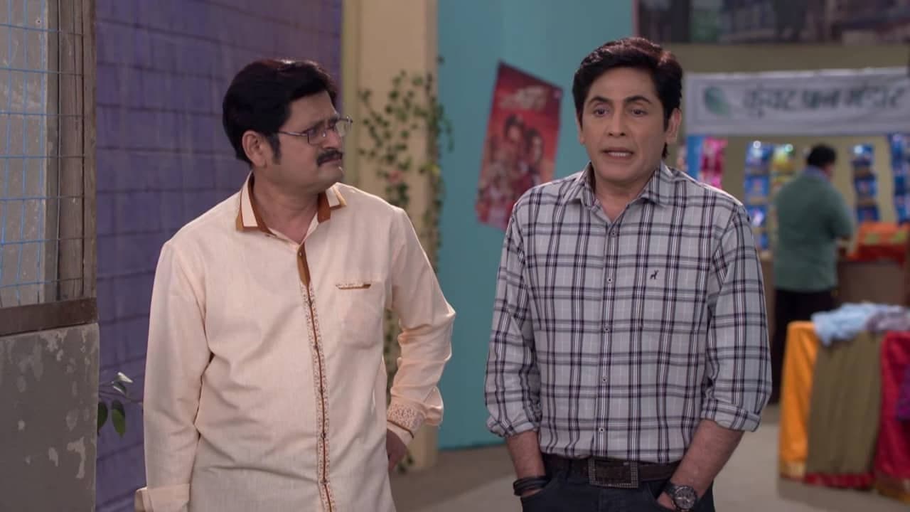 Teeka and Malkhan Steal Liquor From Masterji's House