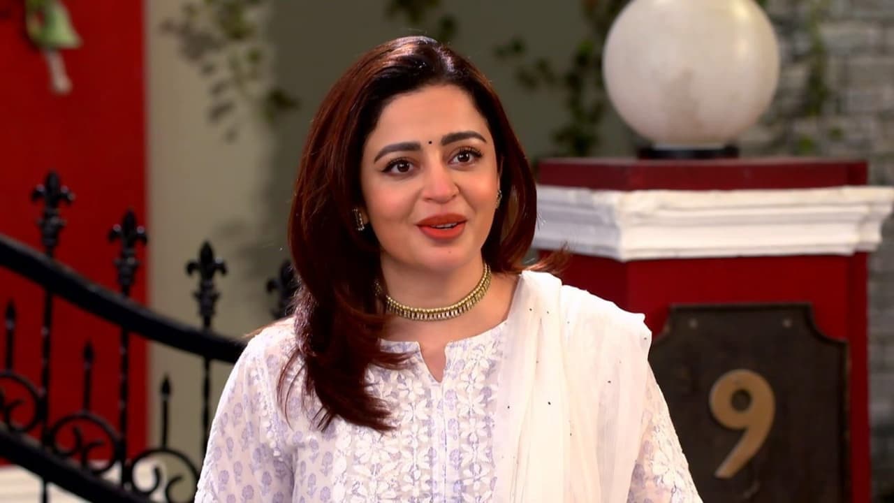 Teeka Poses As a Divorced Woman