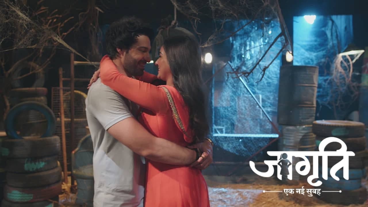 Suraj Defuses The Bomb Strapped to Jagriti